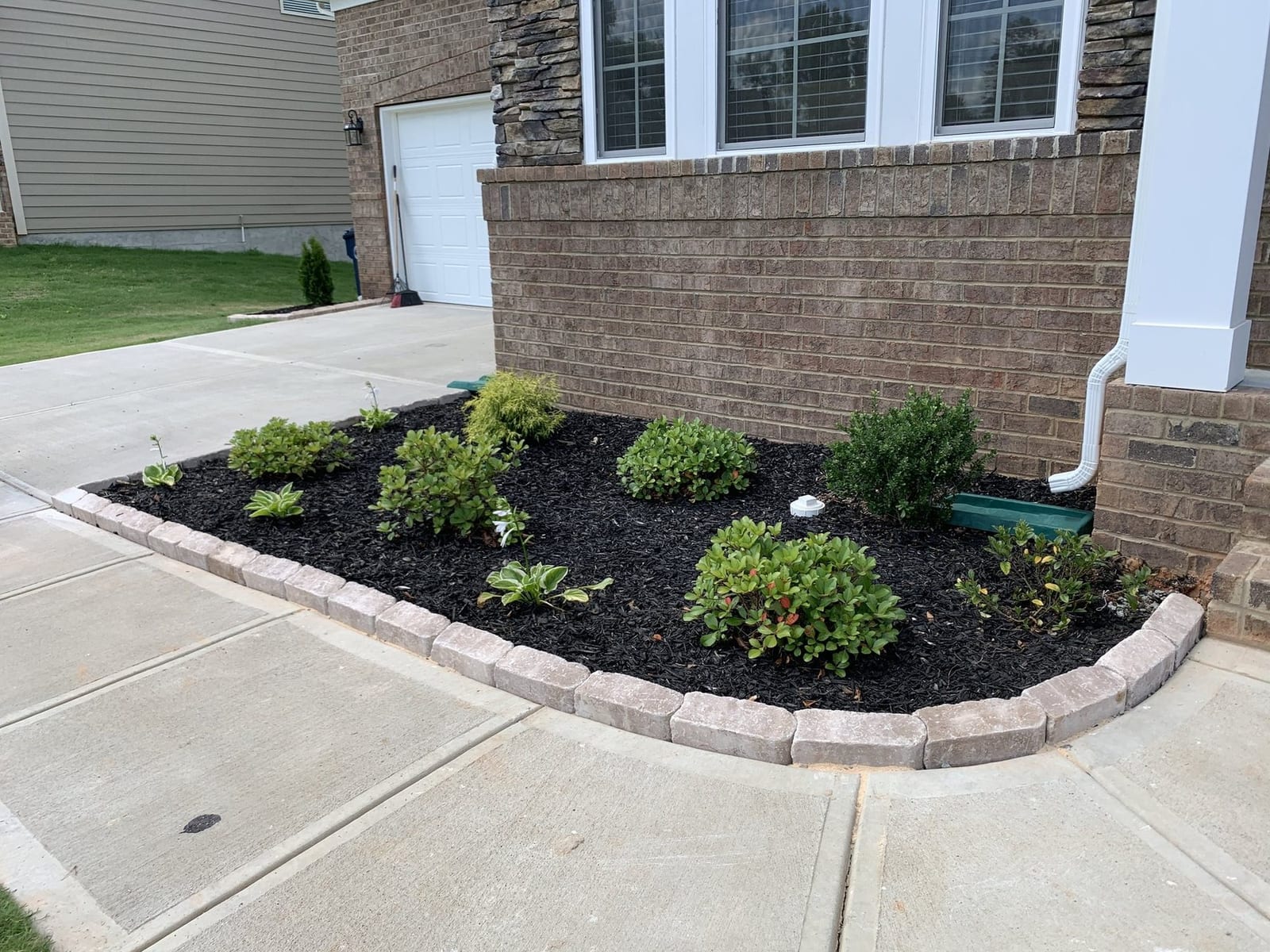 Fresh mulch bed with crisp edging