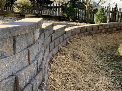 Curved segmental block retaining wall